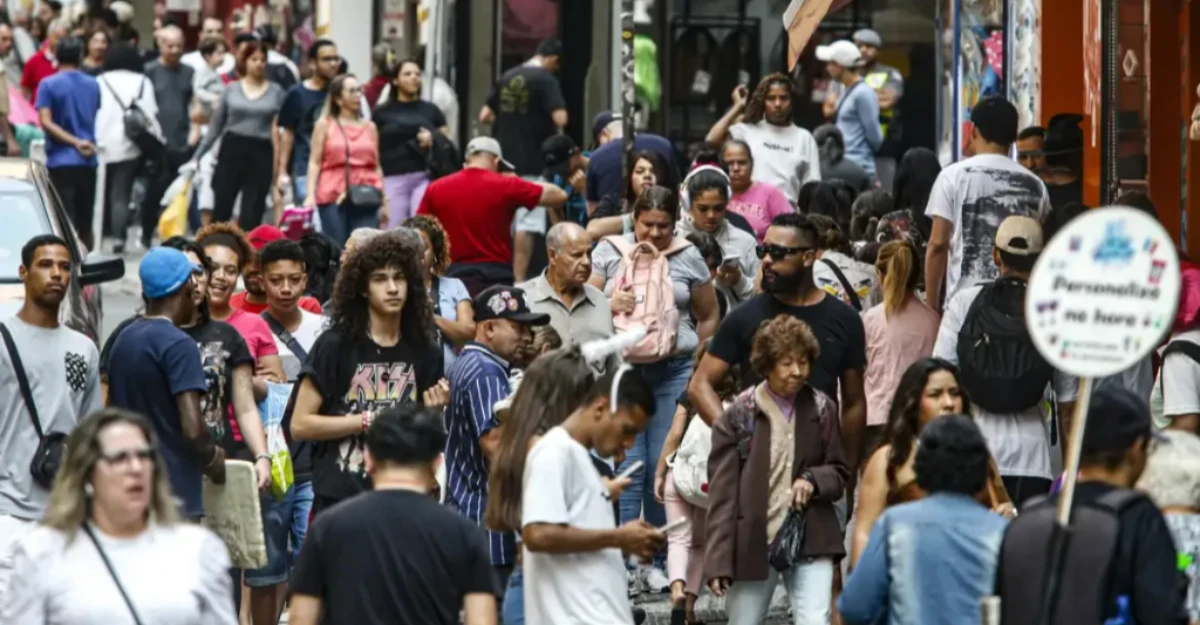 População no Brasil cresce em ritmo menor e está envelhecendo, mostra IBGE