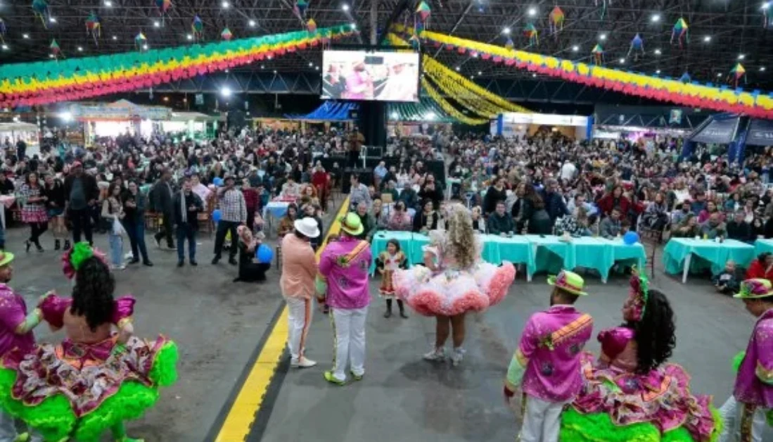 Confira as atrações do primeiro dia de Rural Maringá Junino 2025 Confira as atrações do primeiro dia de Rural Maringá Junino 2025