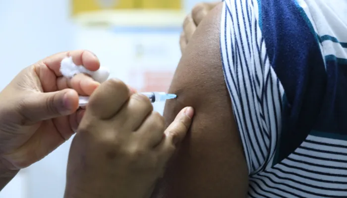 Média de vacinação contra covid-19 em Maringá é maior do que no Paraná e Brasil