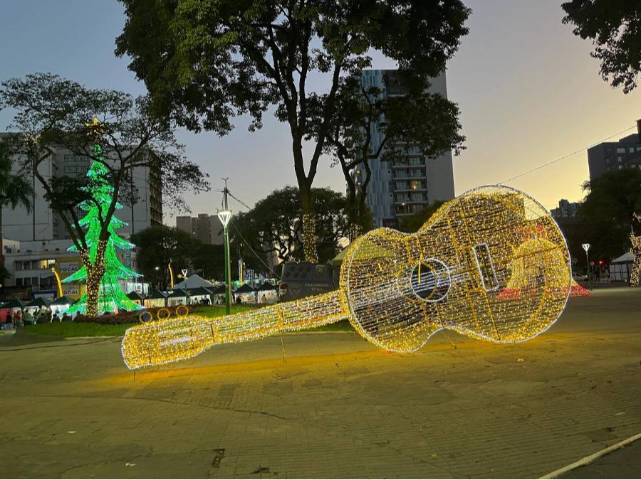 Decorações da Maringá Encantada iluminam o Centro e o Parque do Japão; veja fotos 