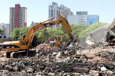 Terreno da rodoviária antiga será estacionamento rotativo enquanto aguarda processo licitatório Terreno da rodoviária antiga será estacionamento rotativo enquanto aguarda processo licitatório