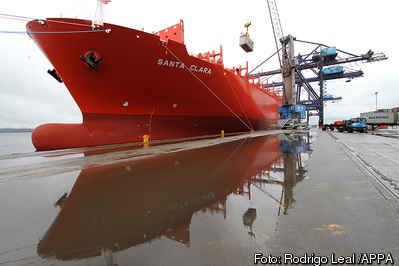 Porto de Paranaguá recebe maior navio a atracar na América do Sul