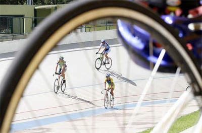 Seleção Brasileira de Ciclismo treina para competição internacional no velódromo de Maringá