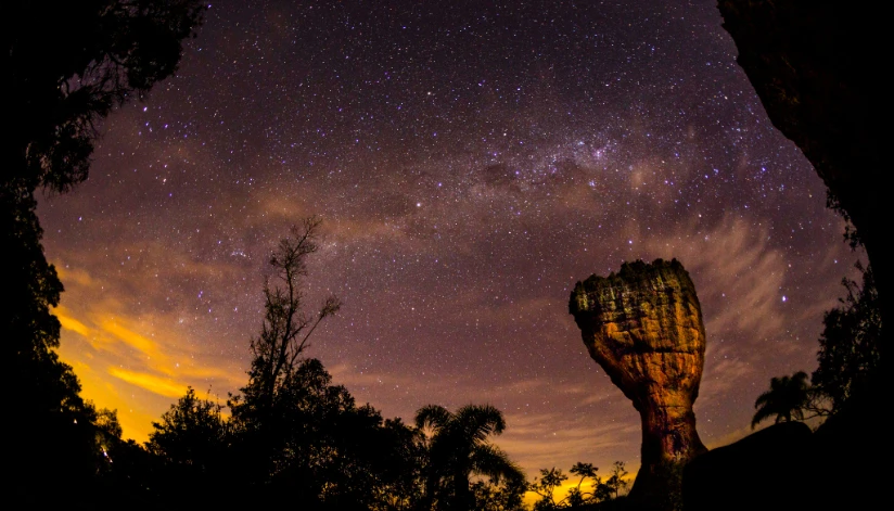 Conheça alguns destinos de turismo noturno no Paraná