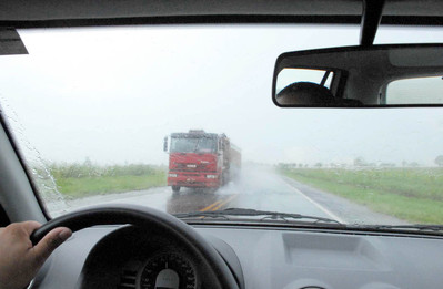 Chuva requer atenção redobrada de motoristas
