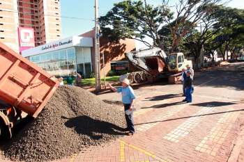 Ligação de galerias interdita pista em uma quadra da Pedro Taques Ligação de galerias interdita pista em uma quadra da Pedro Taques