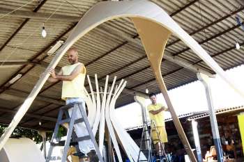 Preparativos finais para o desfile do aniversário de Maringá