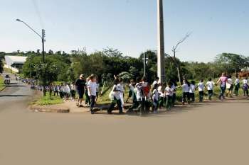 Grande abraço ao redor do ribeirão Mandacaru marca encerramento do Televisando o Futuro