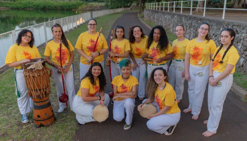 Capoeiristas de Maringá fazem pré-lançamento de álbum em homenagem às mulheres