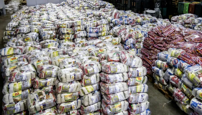 Prefeitura segue com a distribuição de cestas básicas