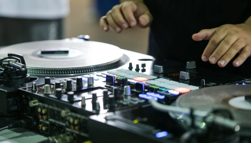 Programa ‘DJ do Futuro’ promove oficinas gratuitas de mixagem para crianças e adolescentes Programa ‘DJ do Futuro’ promove oficinas gratuitas de mixagem para crianças e adolescentes