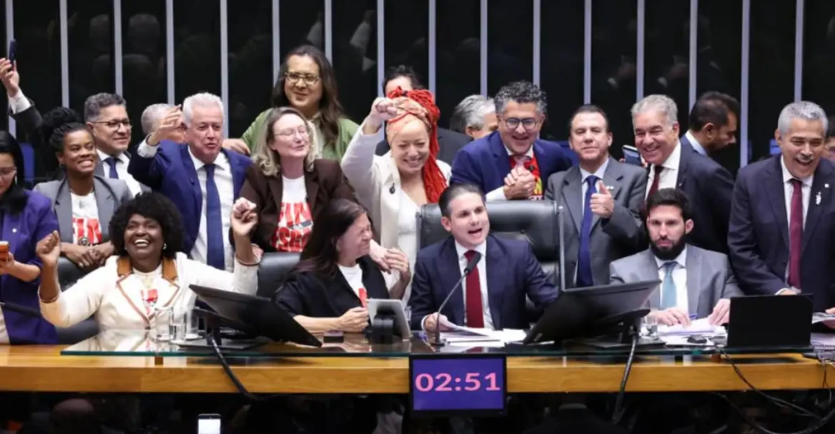 Câmara dos Deputados aprova fim da escala 6x1; texto segue para o Senado