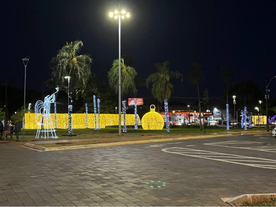 Decorações da Maringá Encantada iluminam o Centro e o Parque do Japão; veja fotos 