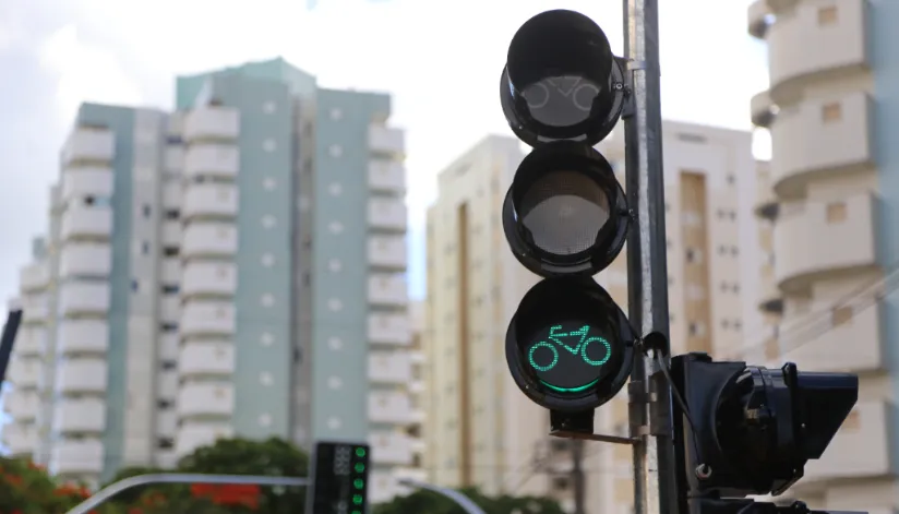 Primeiros semáforos para ciclistas são instalados em Maringá