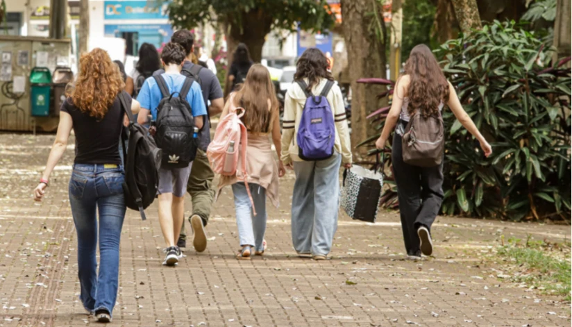 Paraná registra queda no número de jovens “nem-nem”, aponta IBGE