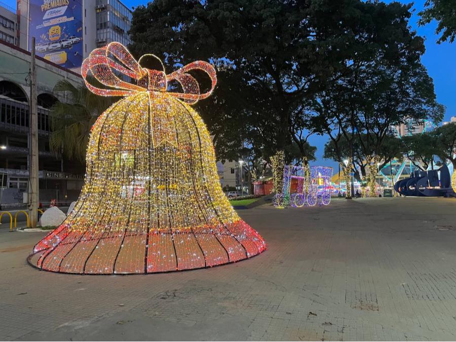 Decorações da Maringá Encantada iluminam o Centro e o Parque do Japão; veja fotos 