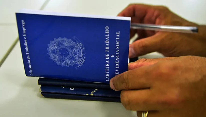 Governo federal confirma salário mínimo de R$ 1.621 para 2026