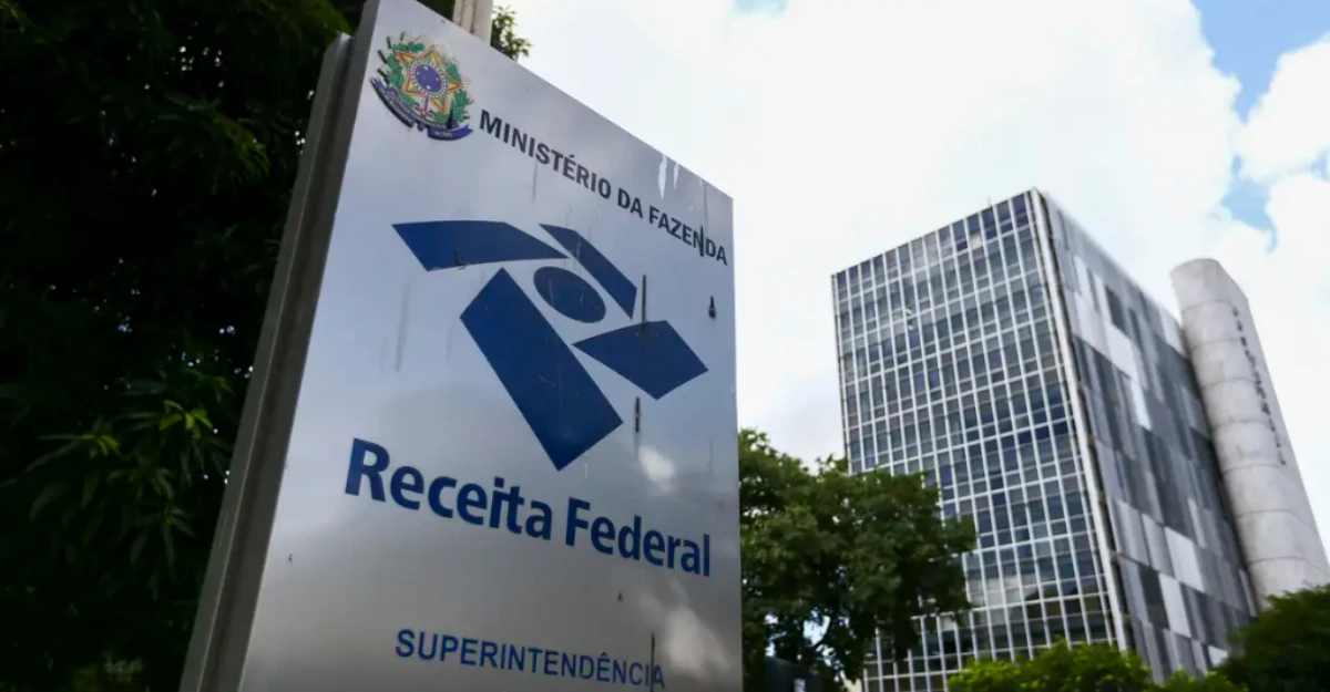 R$ 16 bilhões: Receita Federal paga maior lote de restituição da história nesta terça (30)