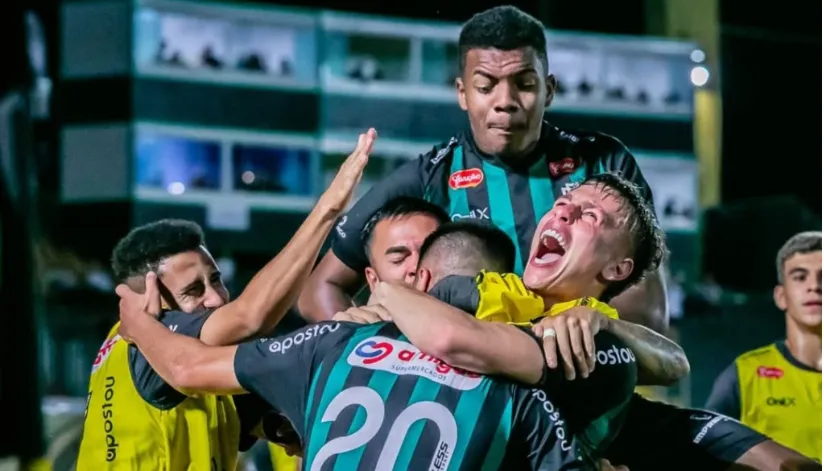 Maringá FC vence o Azuriz por 3 a 0 e avança no Campeonato Paranaense