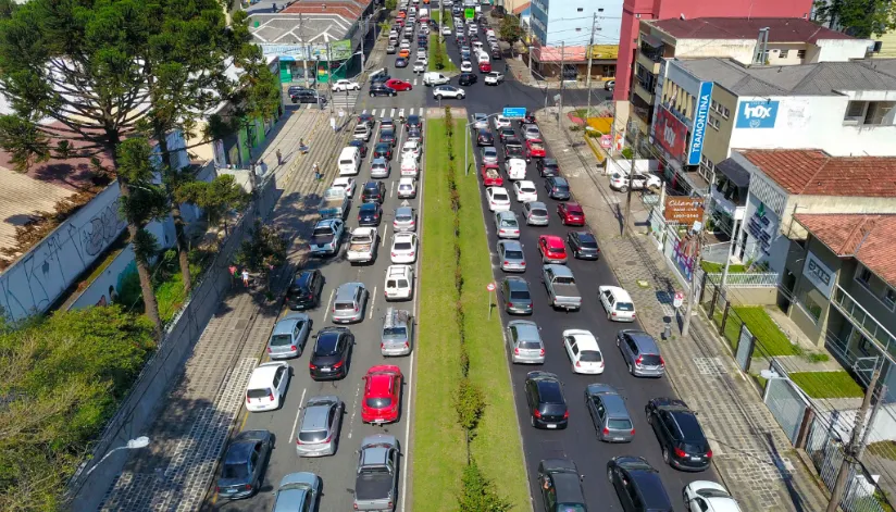 30% dos veículos do Paraná estão com licenciamento irregular, informa Detran