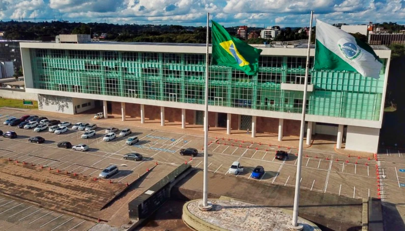 PARANAEDUCAÇÃO abre processo seletivo com salários de até R$ 9,2 mil