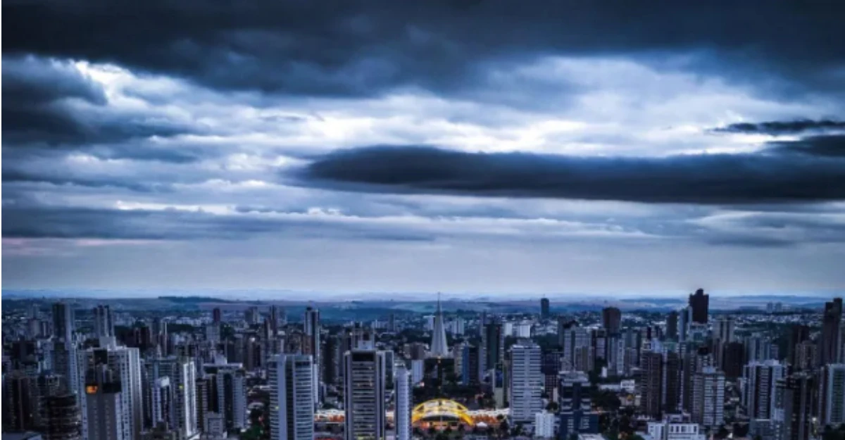 Inmet emite alerta de tempestades para 299 cidades do Paraná; veja detalhes