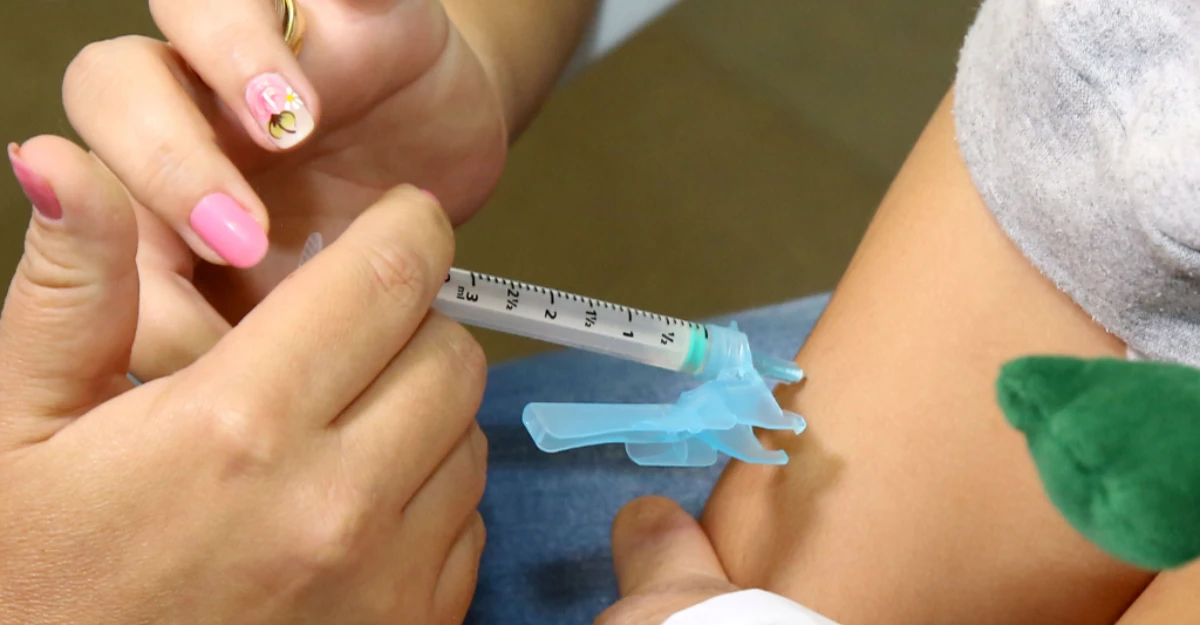 Campanha de vacinação contra a gripe já aplicou 1,2 milhão de doses no Paraná