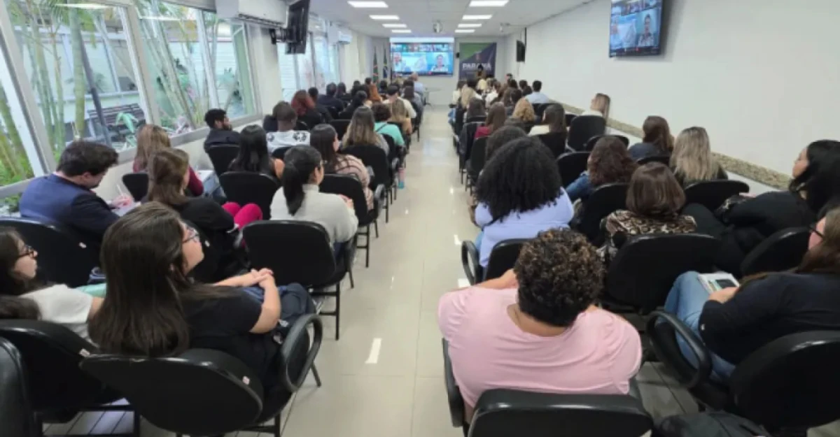 Governo do Paraná abre inscrições para cursos de cuidador de idosos e vigilância em saúde