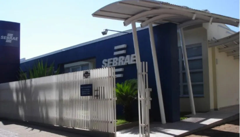 A foto mostra o exterior da sede do Sebrae em Maringá