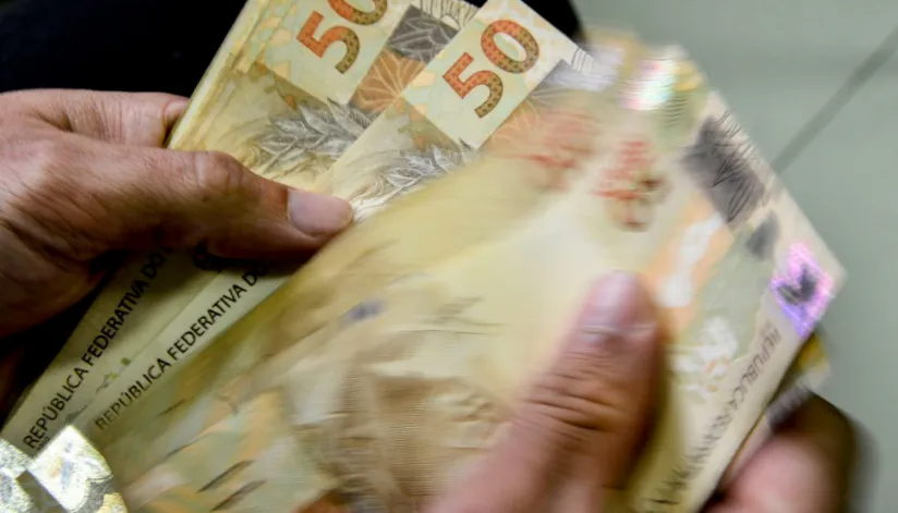 Salário mínimo terá aumento para R$ 1.320 a partir de maio de 2023