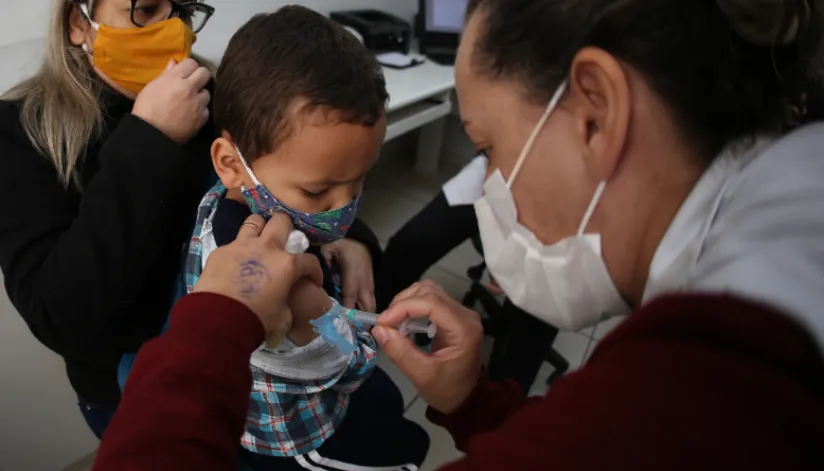 Maringá amplia vacinação contra Covid-19 para bebês de 6 meses a 2 anos com comorbidades