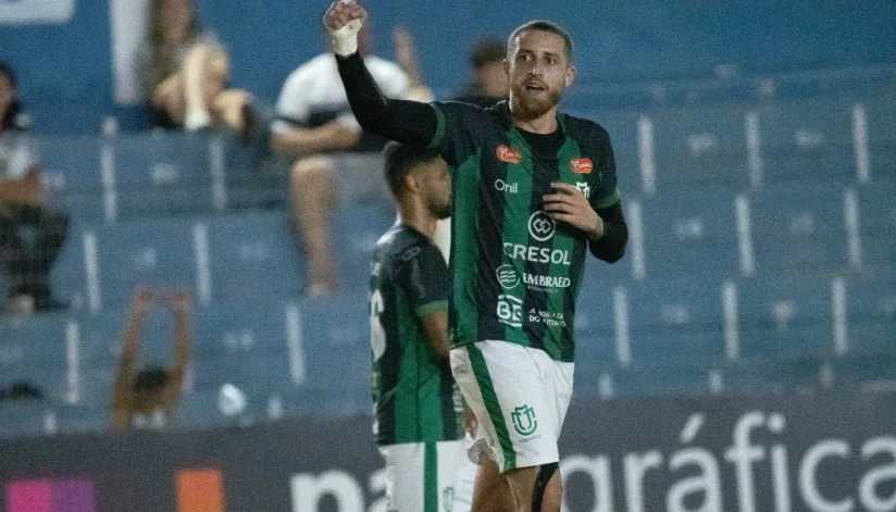 Maringá FC chega ao G4 após vitória contra o Operário fora de casa
