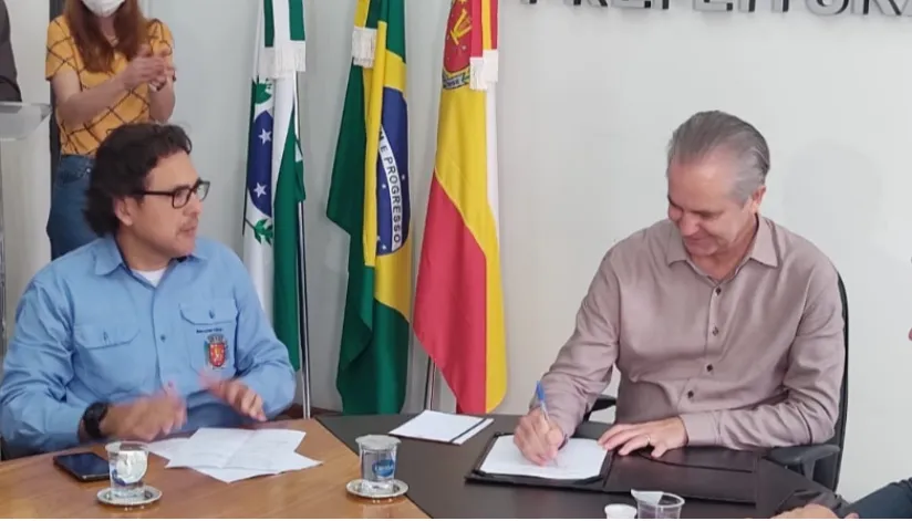 Lei que proíbe a permanência de animais domésticos acorrentados em Maringá é sancionada Lei que proíbe a permanência de animais domésticos acorrentados em Maringá é sancionada