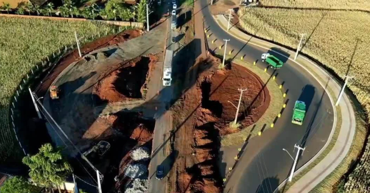 Motoristas e moradores relatam "semanas terríveis" no trecho em obras da avenida Morangueira