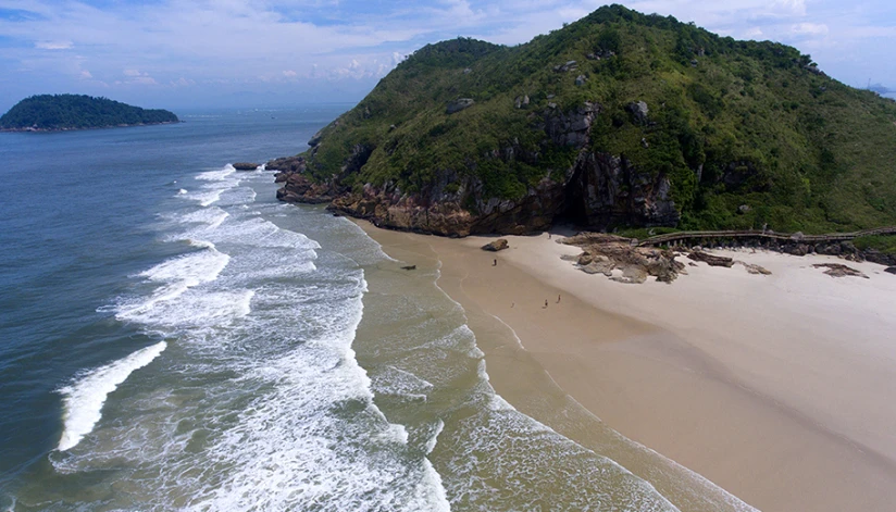 Cobrança de entrada na Ilha do Mel é adiada; entenda