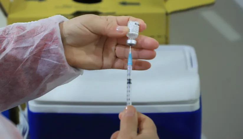 Vacinação bivalente contra Covid-19 é ampliada para novos grupos prioritários