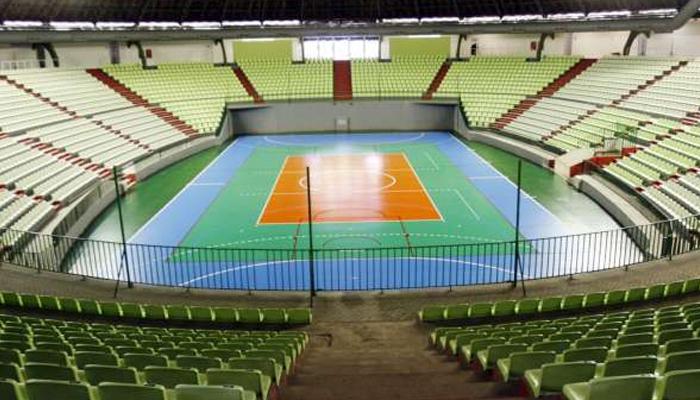 Palco dos duelos entre Brasil e Polônia pela Liga Mundial de Vôlei, ginásio Chico Neto é vistoriado