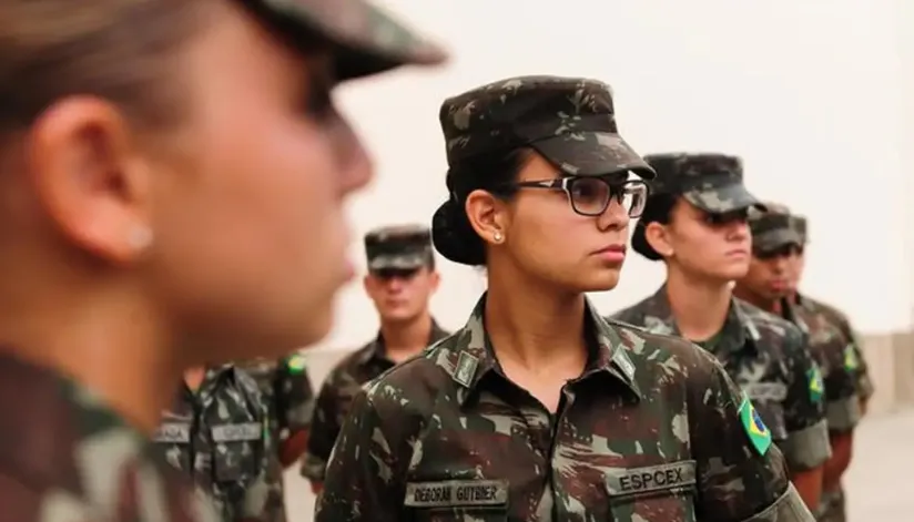 Mulheres poderão se alistar voluntariamente no serviço militar aos 18 anos