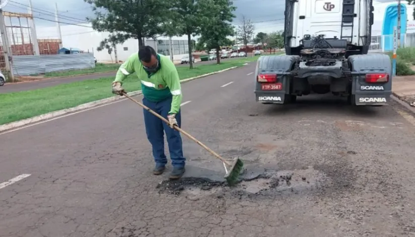 Operação tapa-buraco na avenida Colombo tem início nesta segunda-feira (18) às 12h30