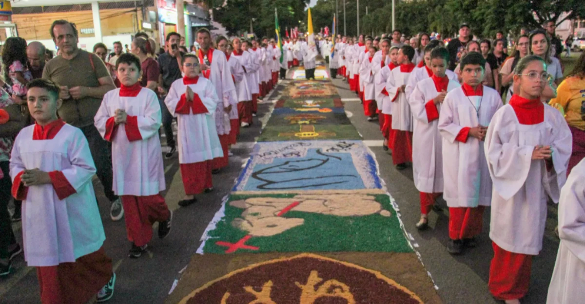 Missa, tapetes e procissão: confira a programação de Corpus Christi em Maringá e região