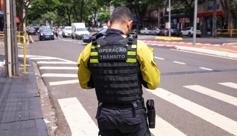Semob implanta conversões livres à direita em cruzamentos com grande fluxo de veículos em Maringá