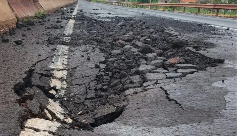 Trecho do Contorno Norte de Maringá está interditado após danos causados pela chuva desta quinta (7)