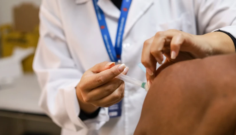 Maringá recebe doses da vacina contra a dengue; aplicação é destinada a trabalhadores da saúde