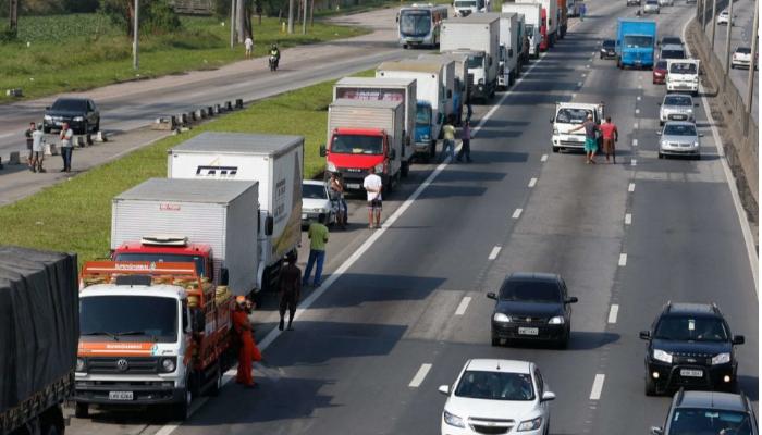 Greve dos caminhoneiros não interfere no movimento das rodovias do Paraná