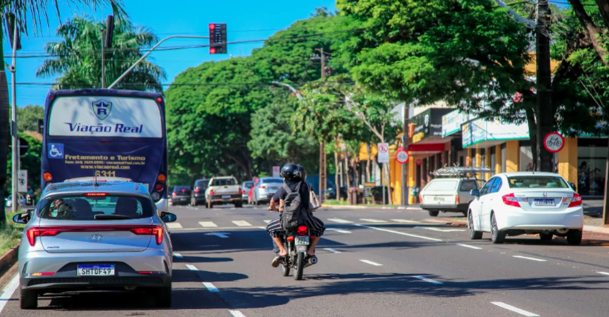 Motoristas de aplicativo terão pontos exclusivos de embarque e desembarque em Maringá; entenda