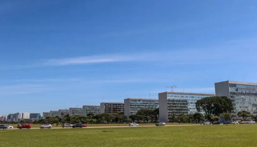 Senado aprova criação de mais 24 mil cargos federais