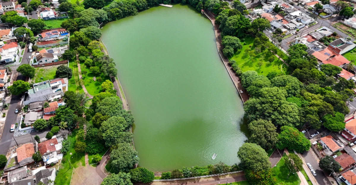 4ª Travessia Quebra Gelo reúne mais de 100 atletas no lago do Buracão neste domingo (16)