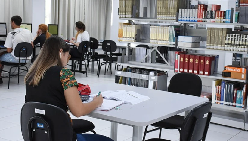 Acadêmicos podem receber bolsa mensal de R$ 1,1 mil para desenvolvimento de TCC