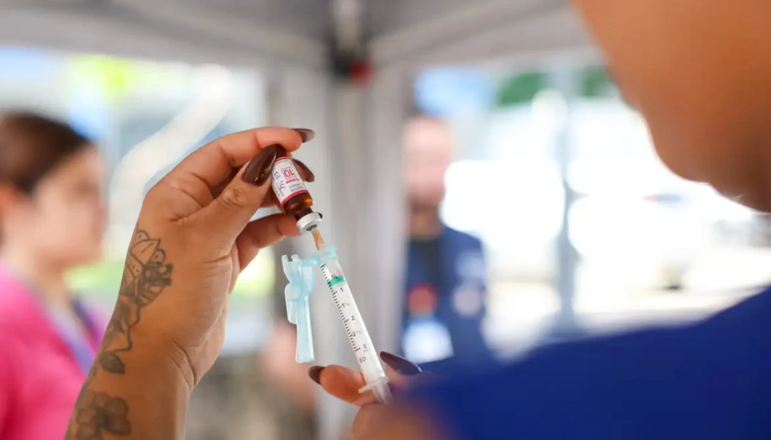 Dose de reforço de vacina contra meningite terá proteção maior; entenda Dose de reforço de vacina contra meningite terá proteção maior; entenda