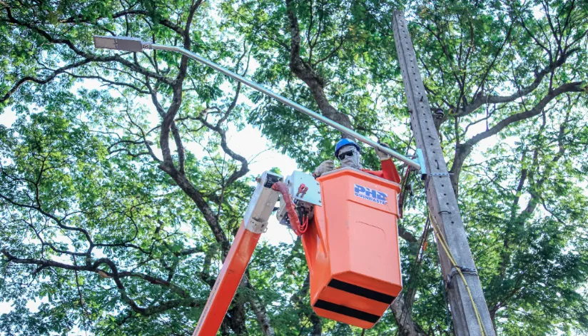 Confira canais de atendimento da iluminação pública de Maringá